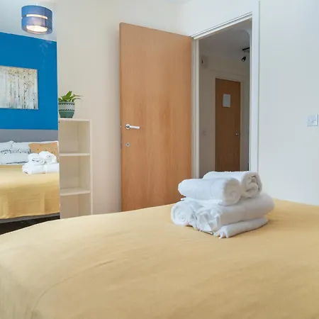 Steps Away From New Street Station & 2 Beds & 2 Baths Flat At City Center Birmingham Exterior photo