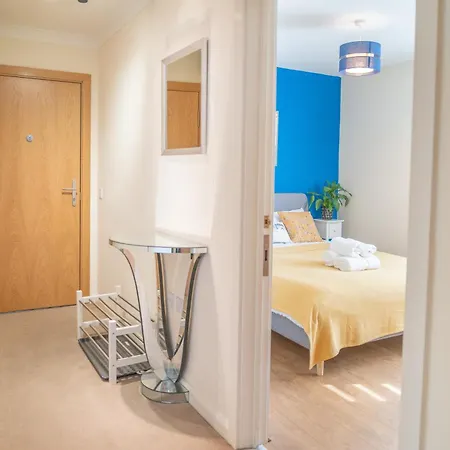 Steps Away From New Street Station & 2 Beds & 2 Baths Flat At City Center Birmingham Exterior photo